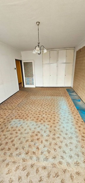 Nagykanizs�n a Liszt F utc�ban 2. em. 2szob�s, 2 erk�lyes lak�s elad�!