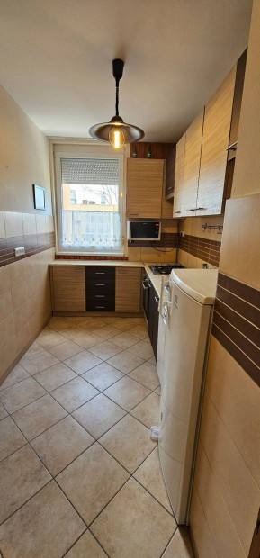 Nagykanizs�n az olajtelepen 2 szob�s fel�j�tott cirk�s lak�s elad�!