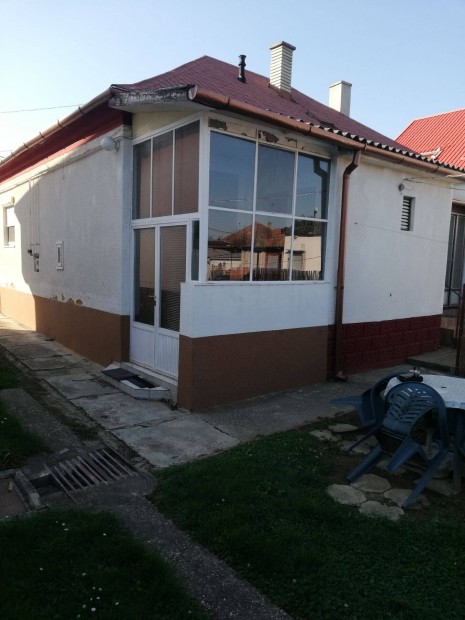 Nagykanizsán katonaréti azonnal költözhető 2 szobás házrész garázzsal