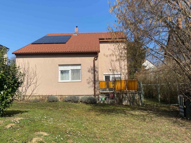 Nagykanizs�t�l 6 km-re Nagyr�cse csendes utc�j�ban elad� egy gondosan