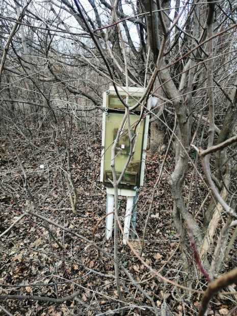 Nagykapornak v�ros hegyen k�lter�leti, panor�m�s ter�let elad�!