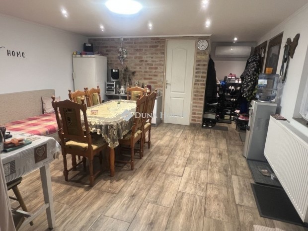 Nagykar�csonyi 112 nm-es h�z elad�