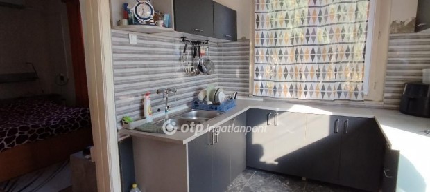 Nagyk�tai 83 nm-es h�z elad�