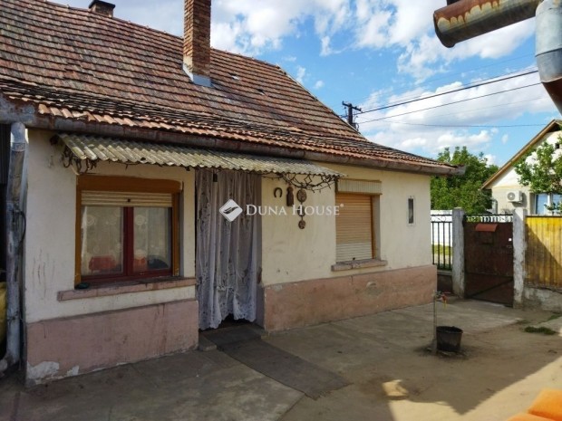 Nagyk�tai elad� 39 nm-es h�z