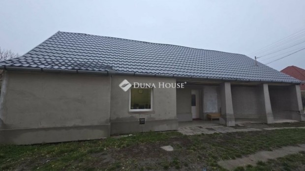 Nagyk�tai elad� 71 nm-es h�z