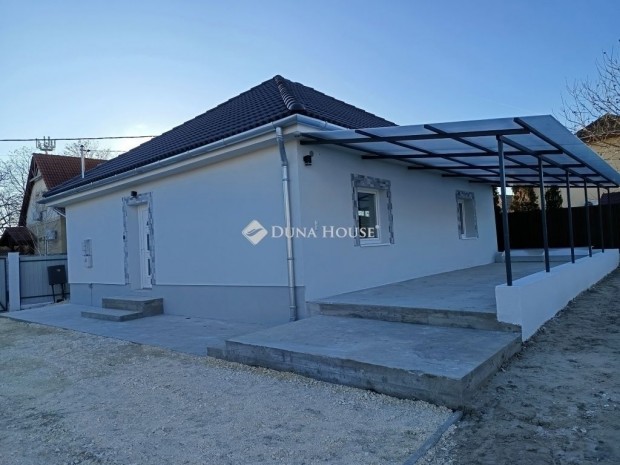 Nagyk�tai elad� 92 nm-es h�z