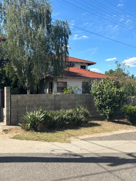 Nagyk�t�n elad� csal�di h�z