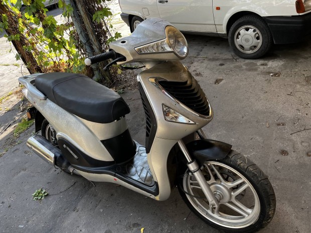 Nagykerek 4T 125 robog