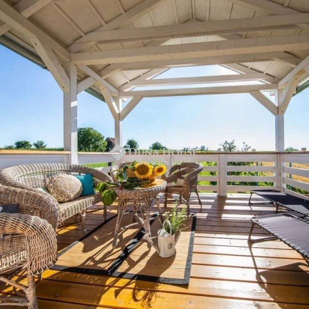 Nagyk�nyii 114 nm-es h�z elad�