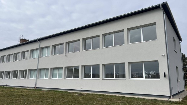 Nagykőrös /üzleti célú/ teljes épület