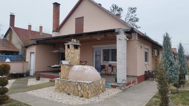 Nagykőrös ytong 2szobás családi ház