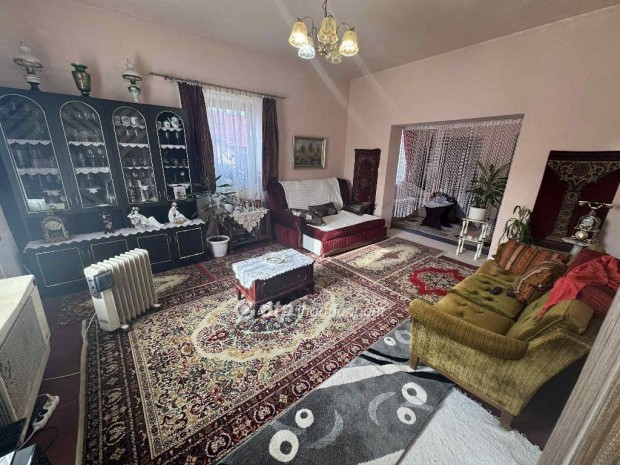 Nagyk�r�si 100 nm-es h�z elad�