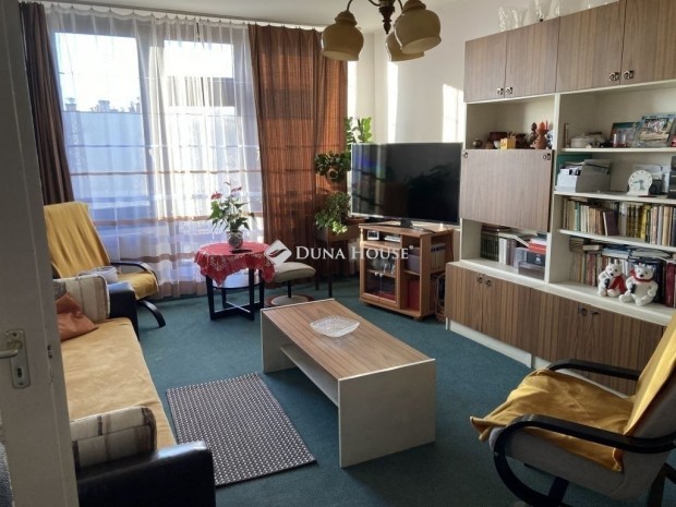 Nagyk�r�si 109 nm-es lak�s elad�