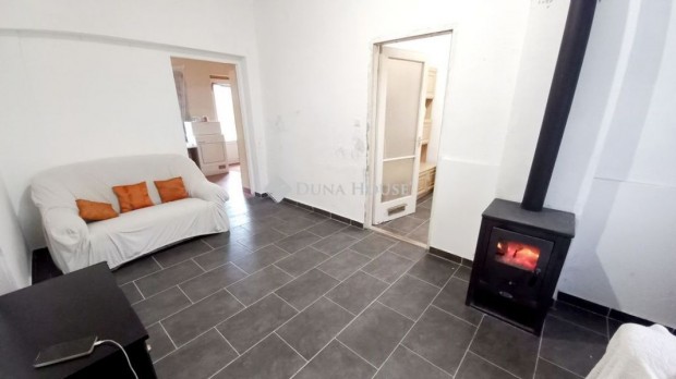 Nagyk�r�si 120 nm-es h�z elad�