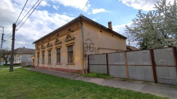 Nagyk�r�si 130 nm-es h�z elad�