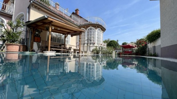 Nagyk�r�si 300 nm-es h�z elad�