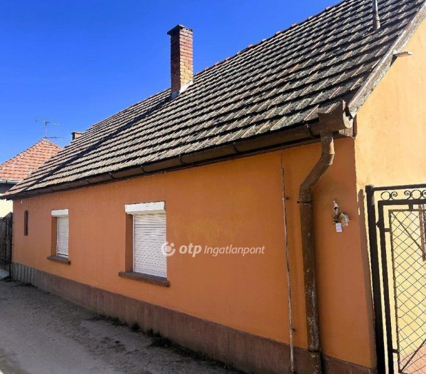 Nagyk�r�si 69 nm-es h�z elad�