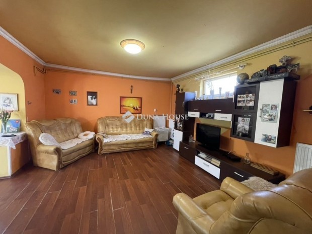 Nagyk�r�si 98 nm-es h�z elad�