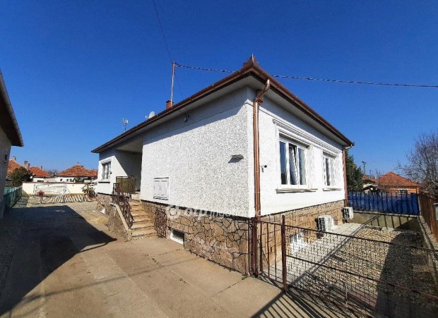 Nagyk�r�si elad� 255 nm-es h�z