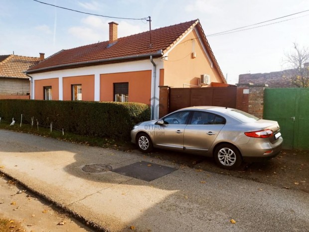 Nagyk�r�si elad� 75 nm-es h�z