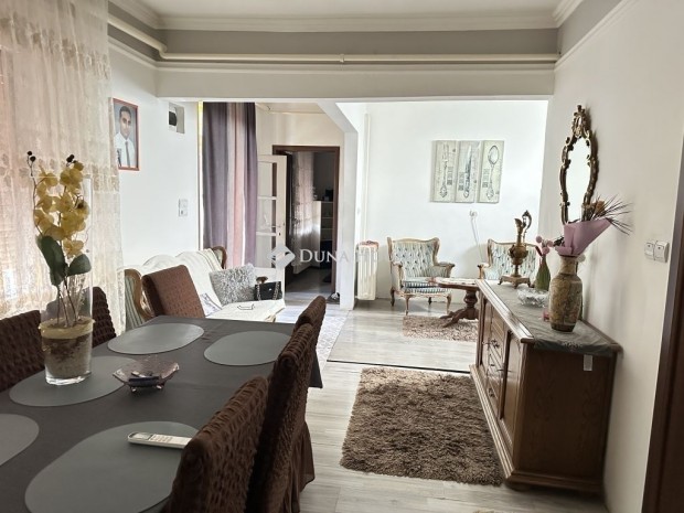 Nagyk�r�si elad� 90 nm-es h�z