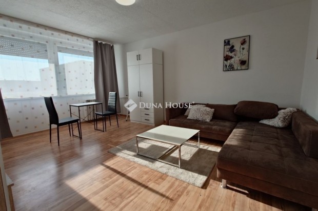 Nagyk�r�si kiad� 34 nm-es lak�s