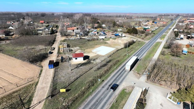 Nagyk�r�s�n, a 441-es f��t ment�n kiv�l� adotts�g� telephely Elad�!