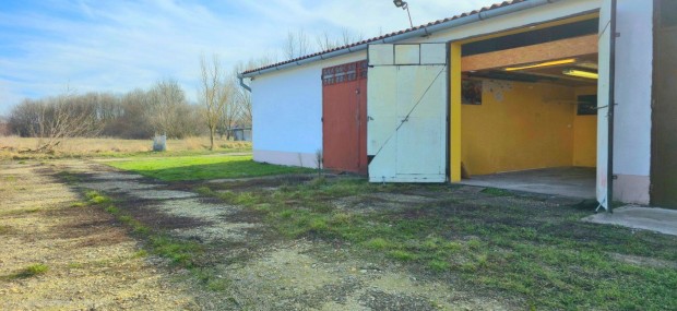 Nagyk�r�s�n a B�r�ny utc�hoz k�zel egy 17 nm-es gar�zs Elad�!