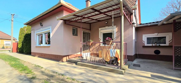 Nagyk�r�s�n a Torm�si v�rosr�szben 65 nm-es csal�di h�z Elad�!