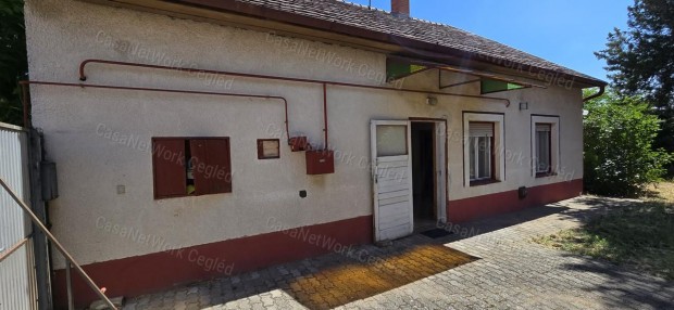 Nagyk�r�s�n csal�di h�z elad�!