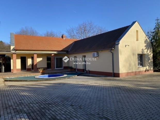 Nagykoz�ri elad� 150 nm-es h�z