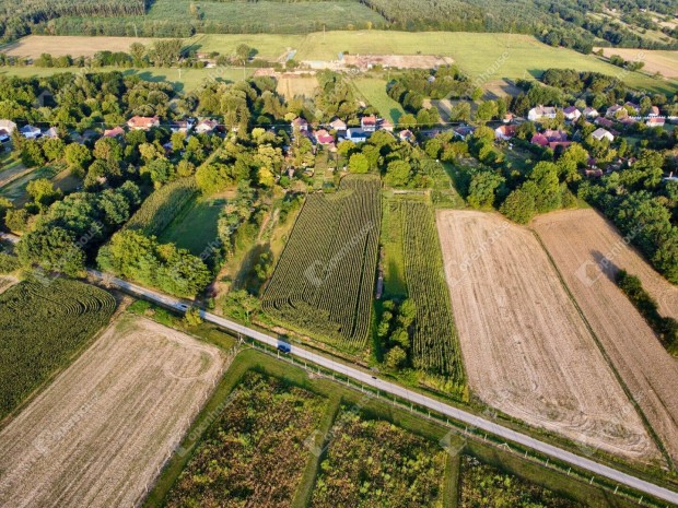 Nagykutasi 4424 nm-es telek elad�