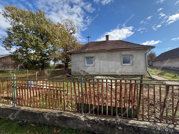 Nagylengyelben fel�j�tand� csal�dih�z elad�