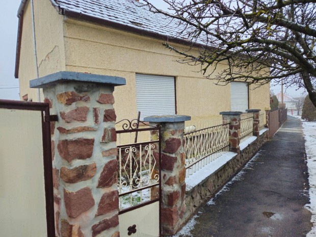 Nagyl�zs csal�di h�z