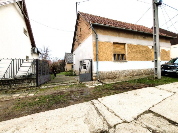 Nagym�nyokon 3 szob�s csal�di h�z gar�zzsal, m�hellyel elad�!