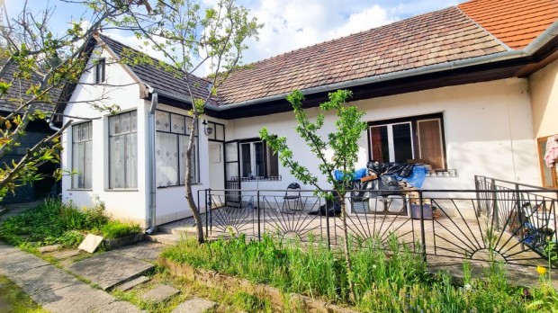 Nagymaros, Rákóczi utca, 77 m2-es, házrész, 2 szobás, felújítandó