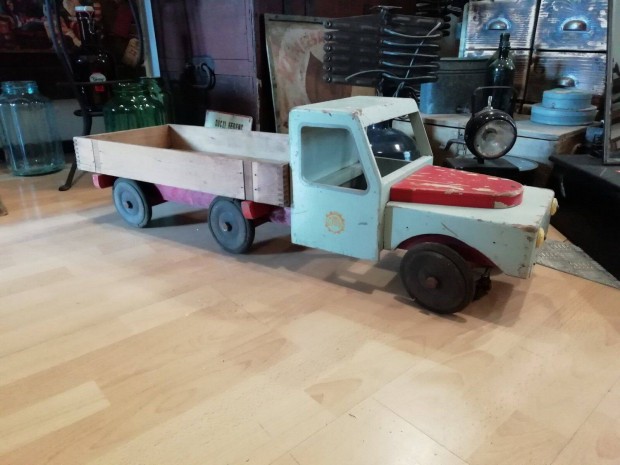 Nagyméretű (100 cm hosszú) fa teherautó, Gafu játék teherautó