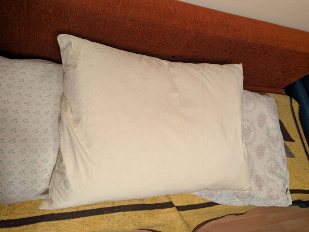 Nagyméretű (60*80) tollpárna eladó