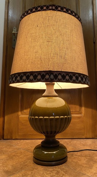 Nagymret (86 cm) asztali lmpa
