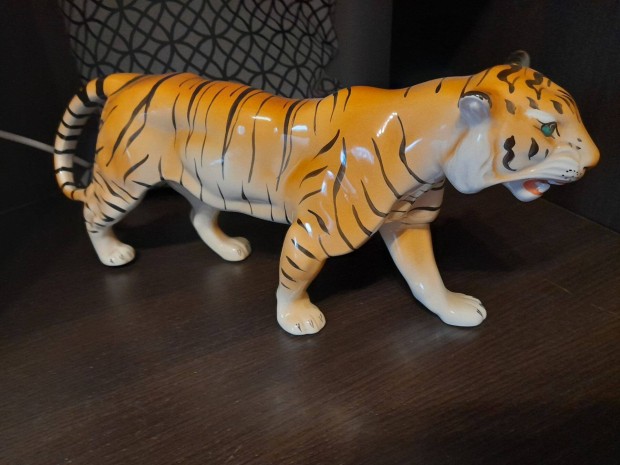 Nagymret, porceln tigris