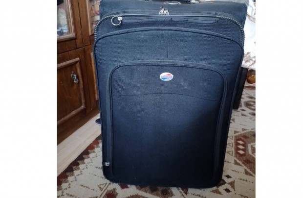 Nagymret csaldibrnd American Tourister elad