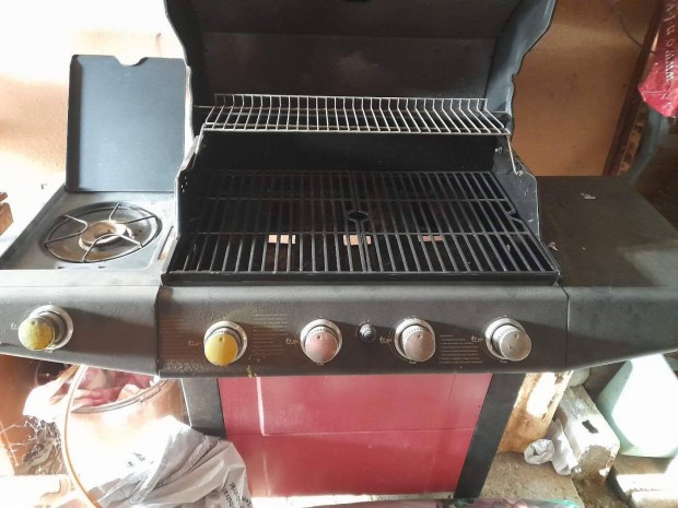 Nagyméretű gázgrill+bbq sütő, 4+1 égős