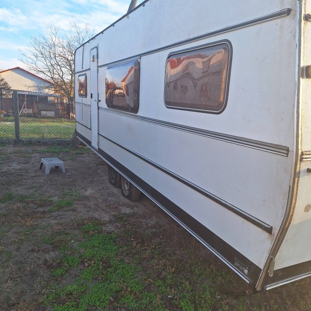 Nagymret tgas 7 m lakkocsi teleptsre elad 