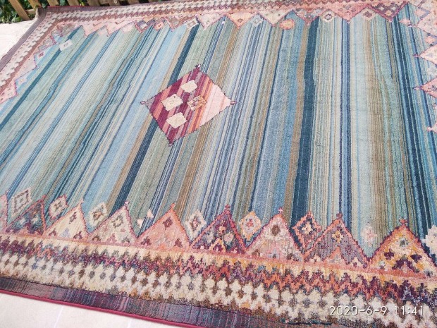 Nagym�ret� vastag g�pi perzsa sz�nyeg