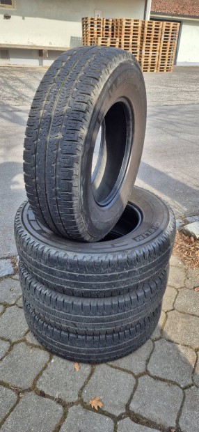 Nagyon kevest használt Michelin M+S 225/75 R16 CP gumik
