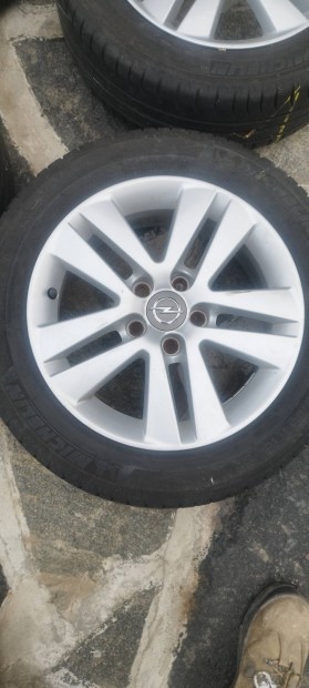Nagyon olcsón eladó 4 db opel alufelni ajándék nyári és téli gumival