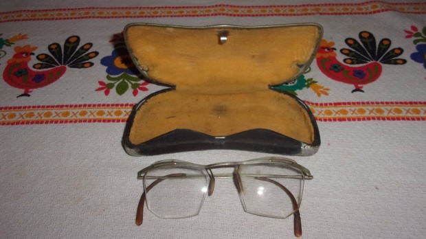 Nagyon rgi frfi szemveg eredeti tokjval