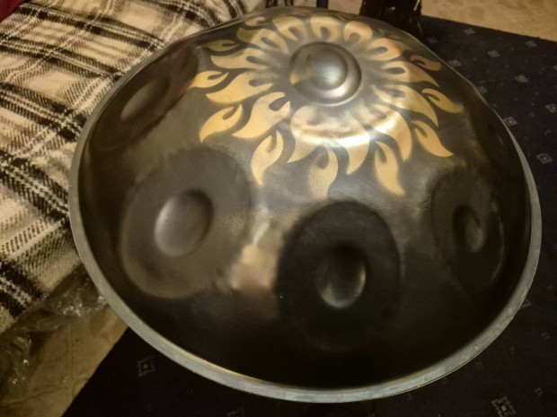 Nagyon szp, klasszikus hang, D kurd handpan