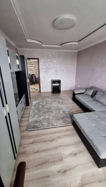 Nagyon sz�p fiatalos lak�s kiad� Ny�regyh�z�n az �rkertben