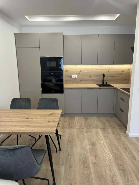 Nagyon sz�p kis fiatalos lak�s kiad� Ny�regyh�z�n a Szilvav�lgyben